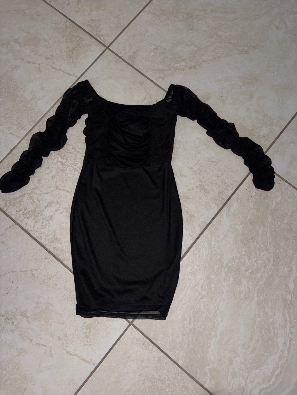 PrettyLittleThing Black Ruched Long-Sleeve Bodycon Dress